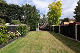 Farrow - Family home Bi-fold doors Nursery Attic Roll-top bath Period features London - thumbnail